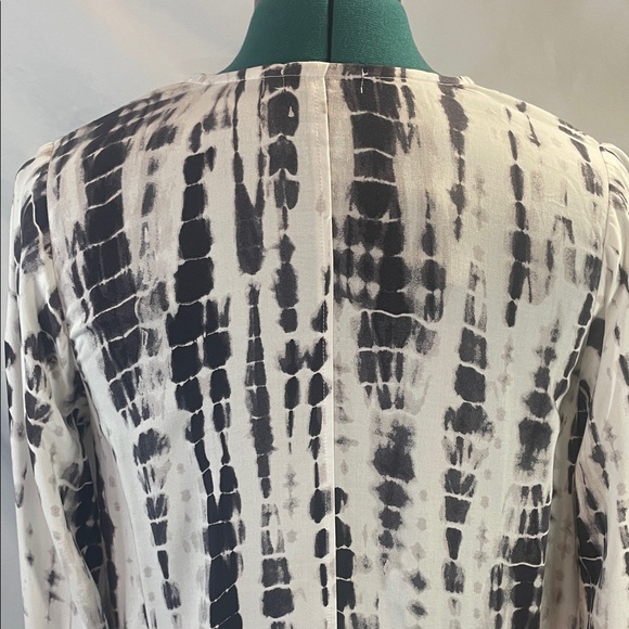 Love on a Hanger Monochrome Tie-Dye Cardigan - Picture 3 of 8